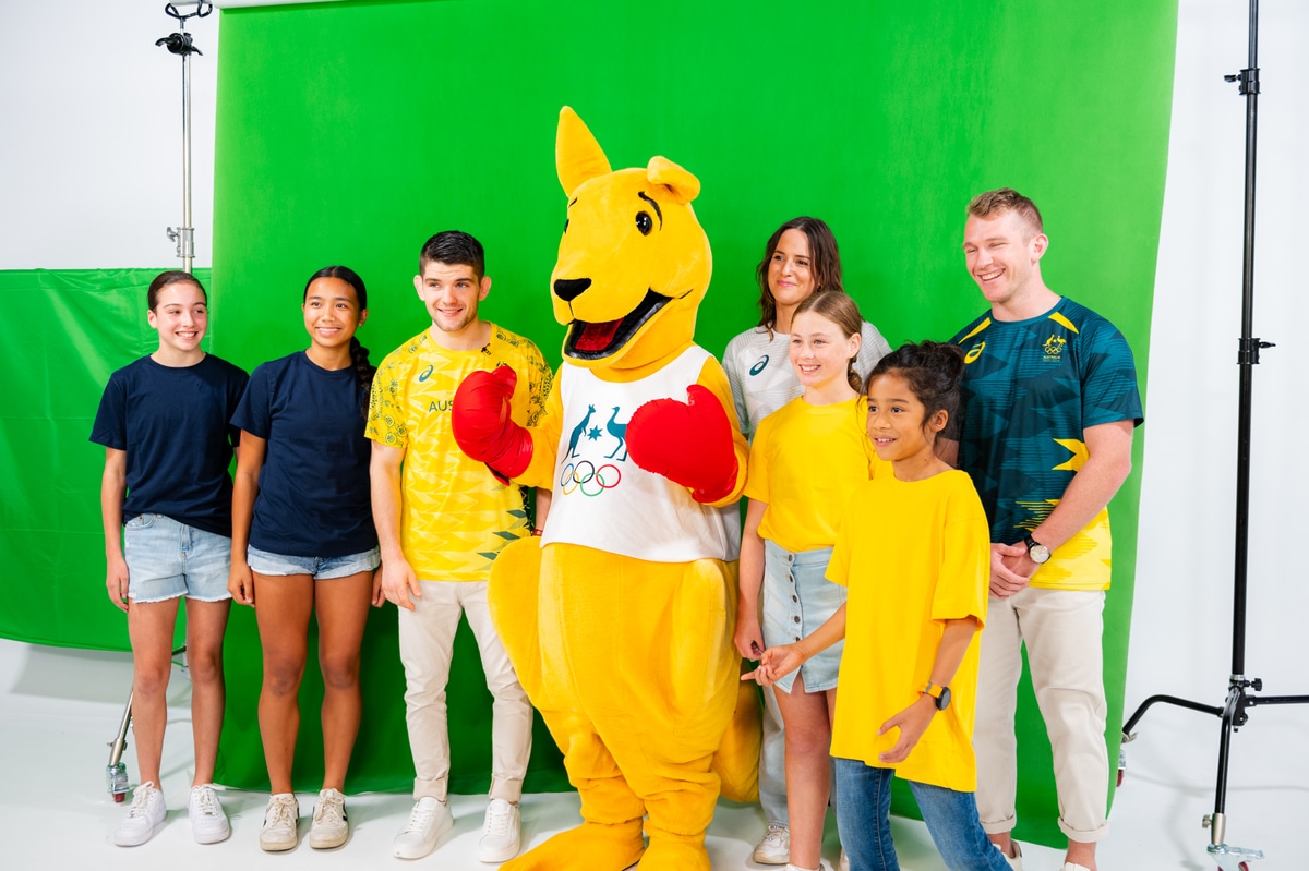 Boxing Kangaroo with Students